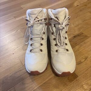 Salomon's Women's Snow Boots